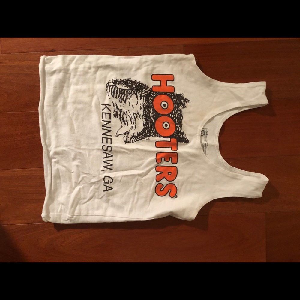 Hooters tank top